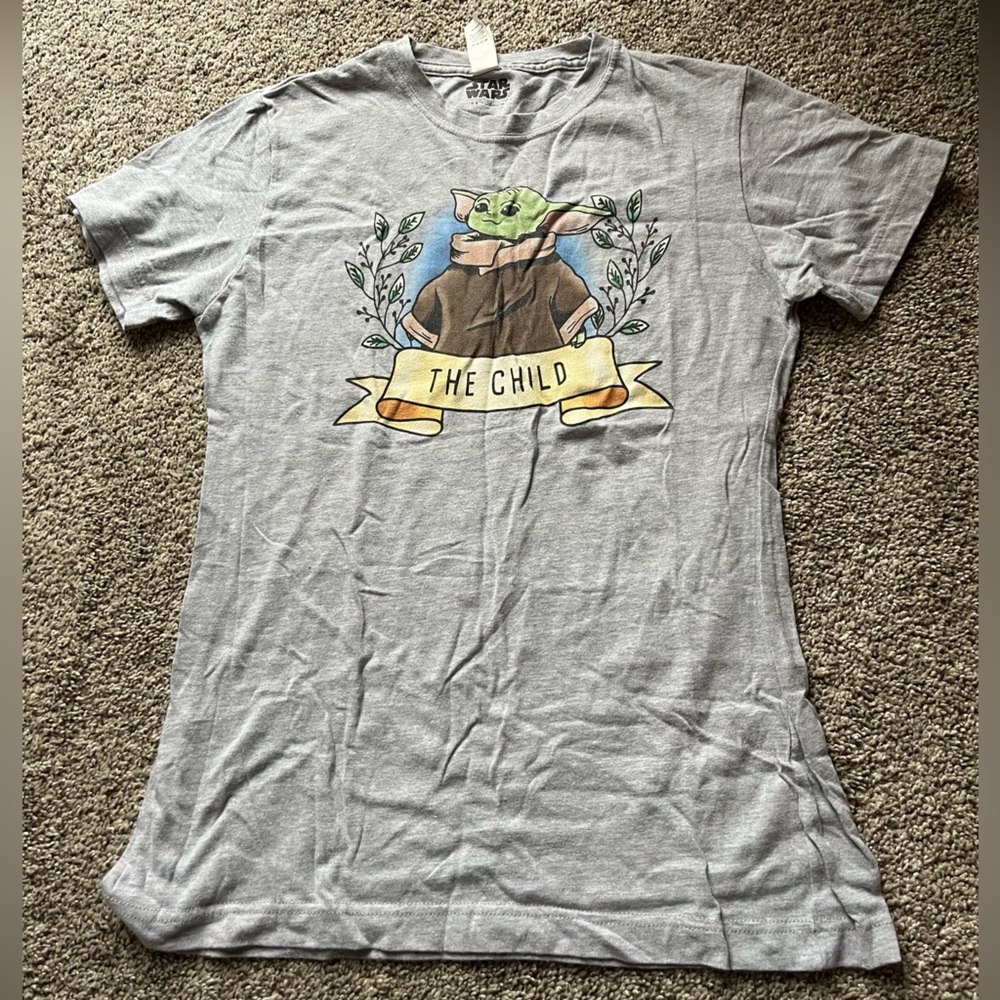 Gray Women’s Fitted Star Wars Shirt with The Child Graphic